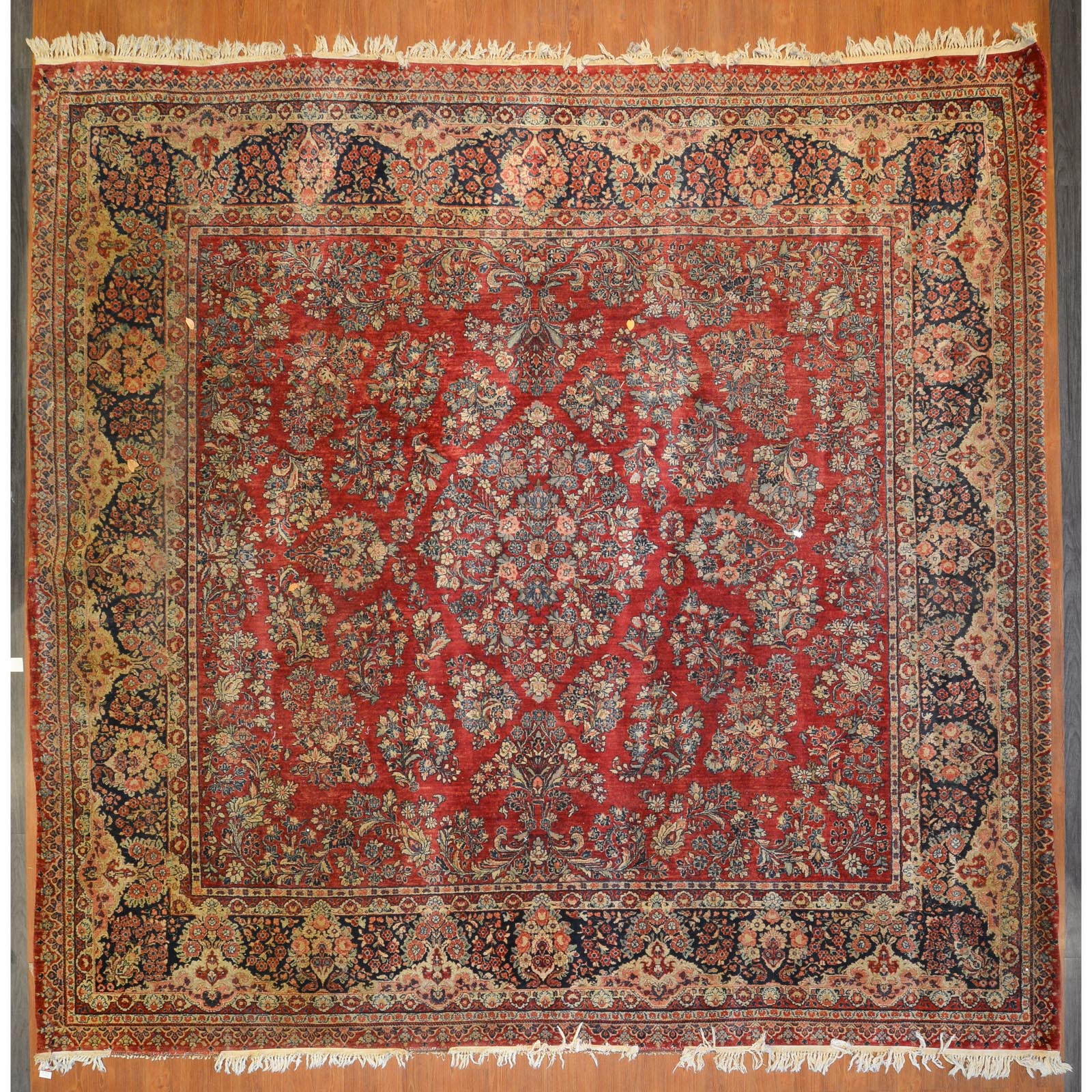 Appraisal: SEMI-ANTIQUE SAROUK CARPET X Second quarter- th century hand-knotted wool