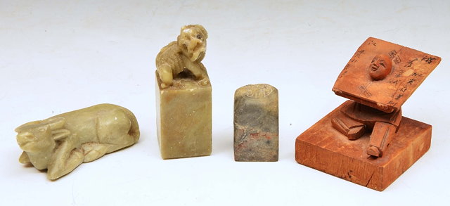 Appraisal: Group of smaller Chinese itemsviz two soapstone Chinese seals a