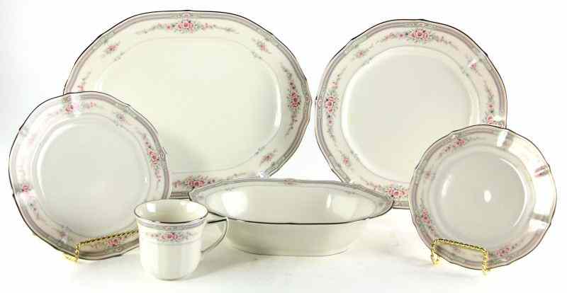 Appraisal: Noritake ''Rothschild'' China Dinner Service pieces including dinner plates salad