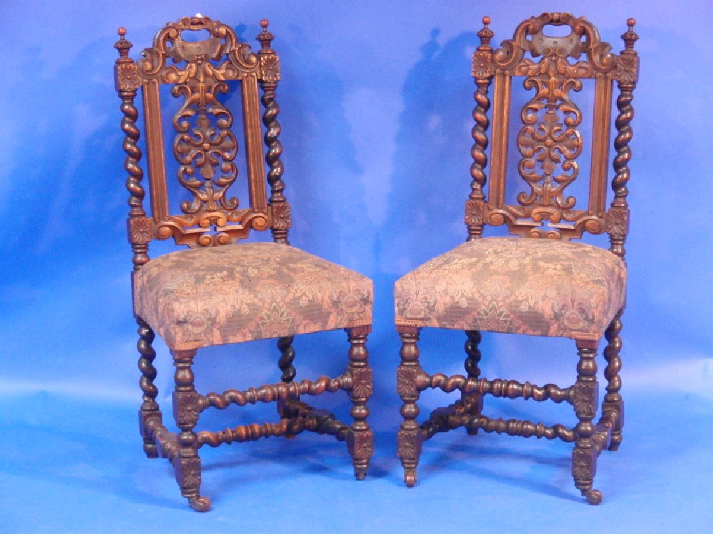 Appraisal: A pair of thC barley twist oak hall chairs in