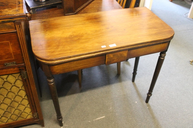 Appraisal: A TH CENTURY MAHOGANY FOLD-OVER TOP TEA TABLE on turned