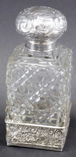 Appraisal: An Edward VII silver and cut glass perfume bottle with