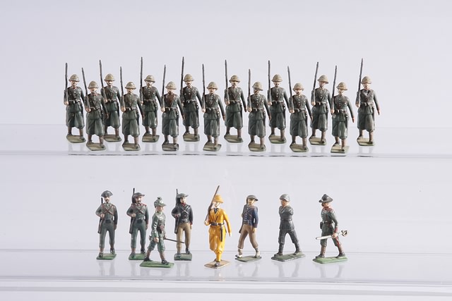 Appraisal: Lot of Italian Infantry marching Mostly repainted Britains Estimated S