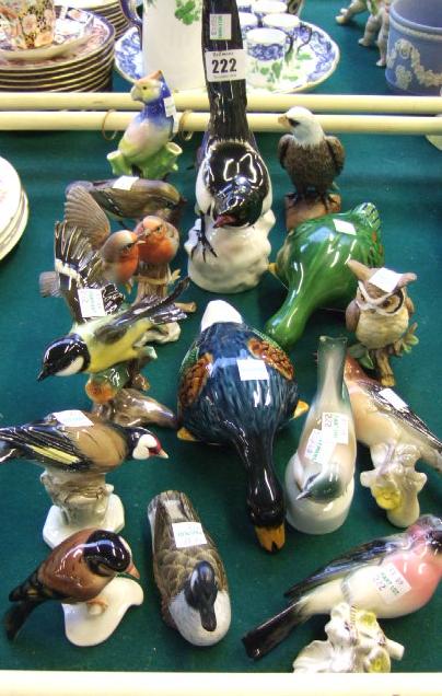 Appraisal: A quantity of porcelain bird subjects approximately