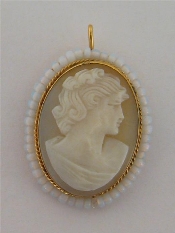 Appraisal: A shell cameo pendant depicting a classical woman in profile