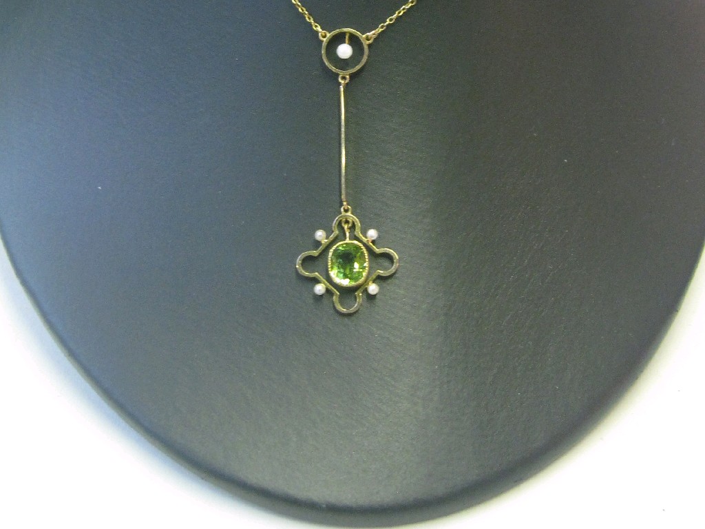 Appraisal: Edwardian ct gold peridot and seed pearl set necklace with