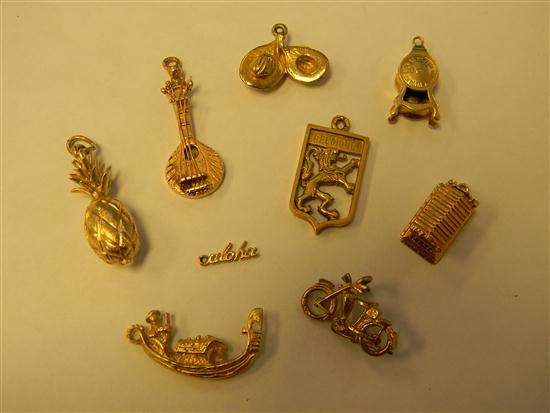 Appraisal: CHARMS Family crest charm ct yellow gold ''Belgie Belgique'' gms