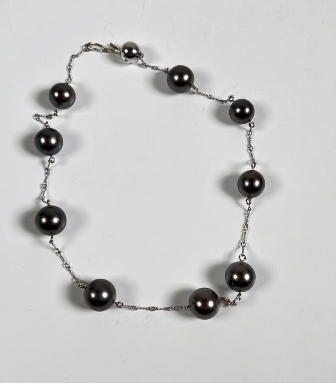 Appraisal: K white gold diamond and Tahitian black pearl necklace Approx