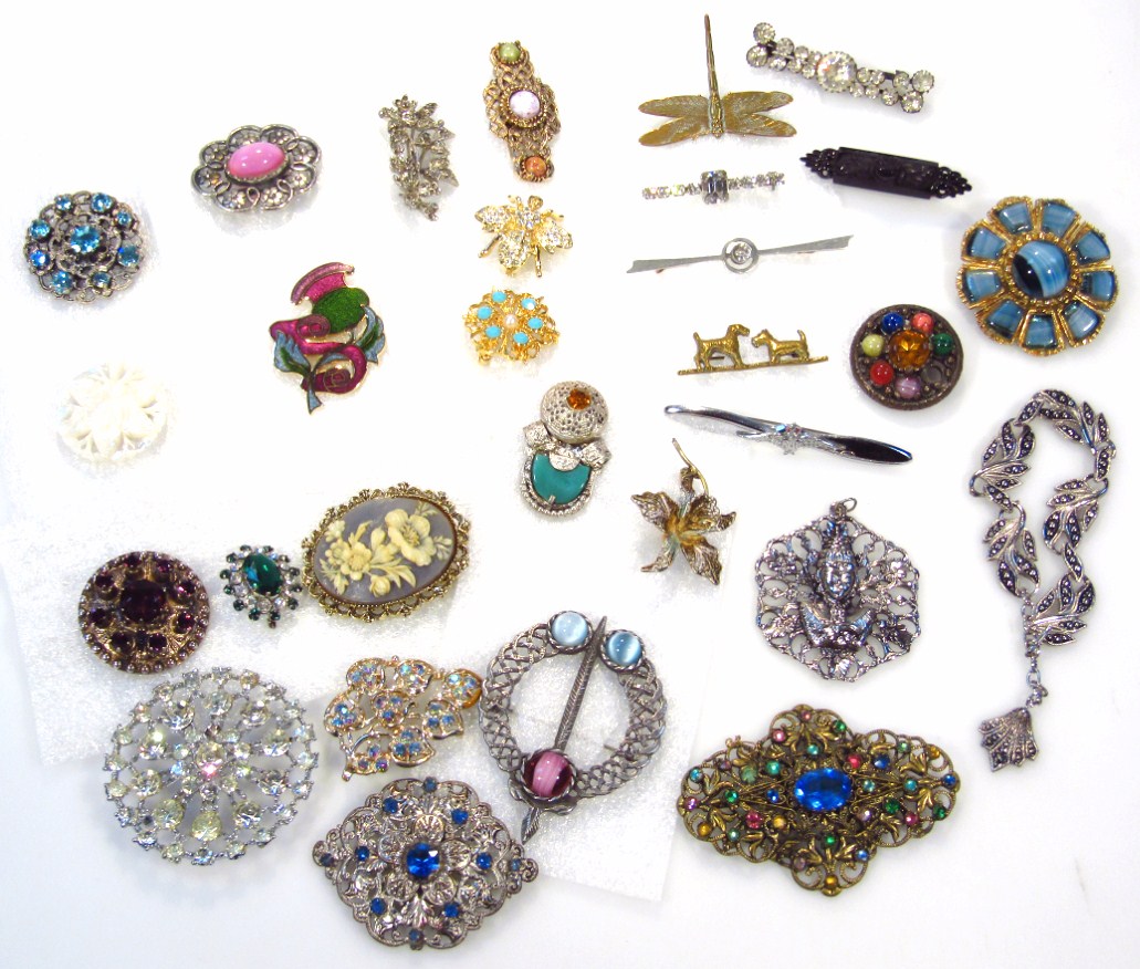 Appraisal: Various costume brooches to include a circular example set with