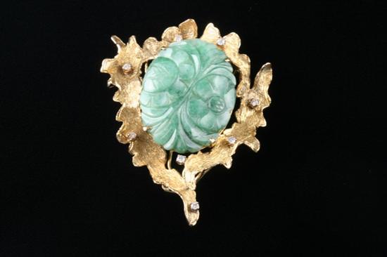 Appraisal: K YELLOW GOLD JADE AND DIAMOND BROOCH PENDANT Oval floral-motif