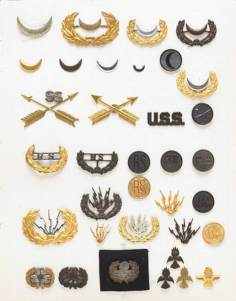 Appraisal: An assorted group of insignia Commissary Indian Scouts Recruiting Service