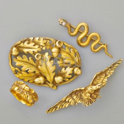 Appraisal: SCULPTED GOLD JEWELRY POSSIBLY GUSTAV MANZ Oak leaf and acorn