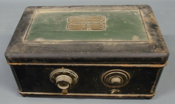 Appraisal: Atwater Kent model radio metal cased tabletop model h x