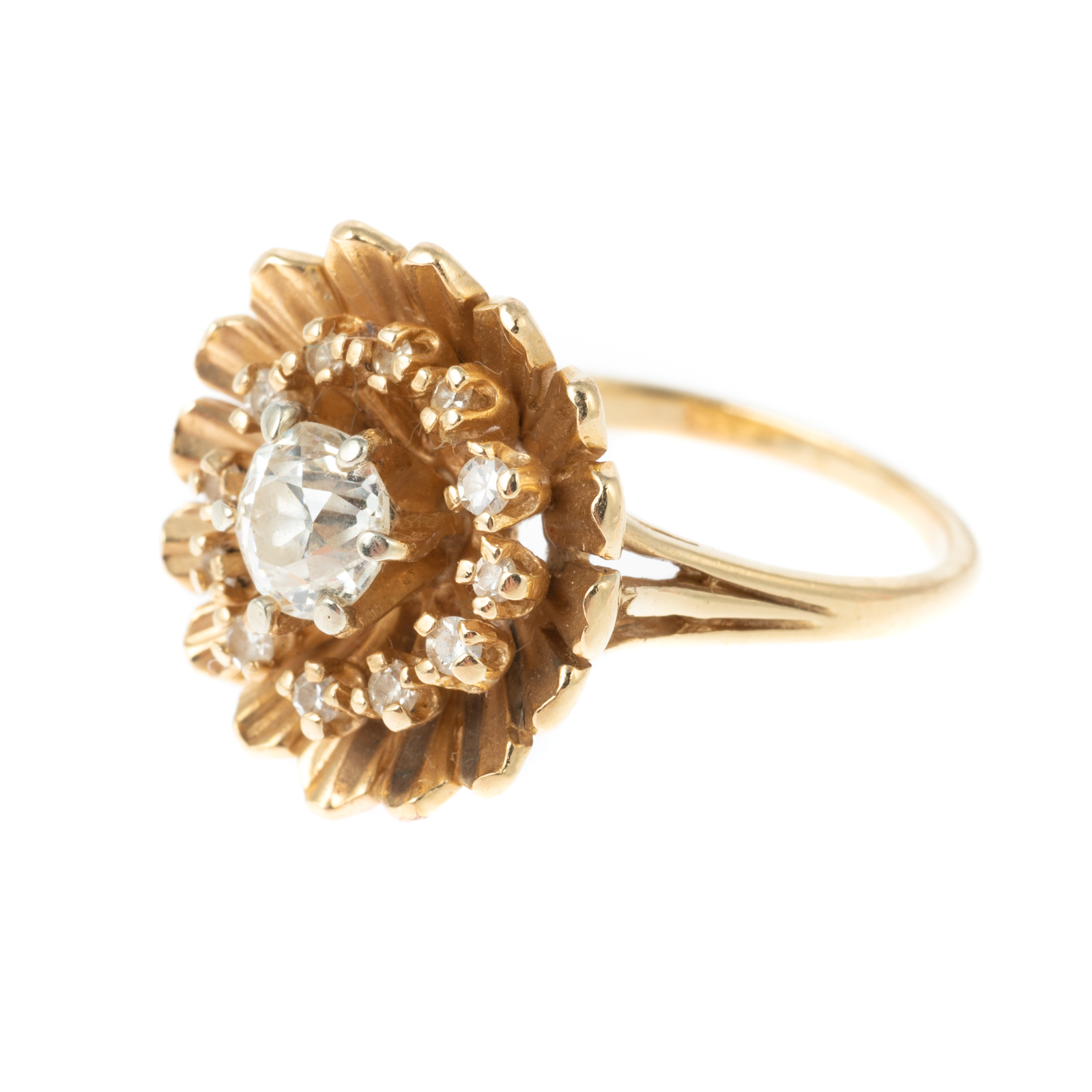 Appraisal: A VINTAGE DIAMOND FLOWER RING IN K K yellow gold