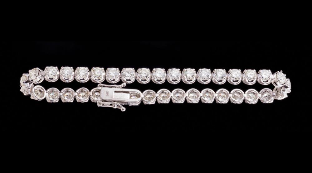 Appraisal: kt White Gold and Diamond Tennis Bracelet set with round