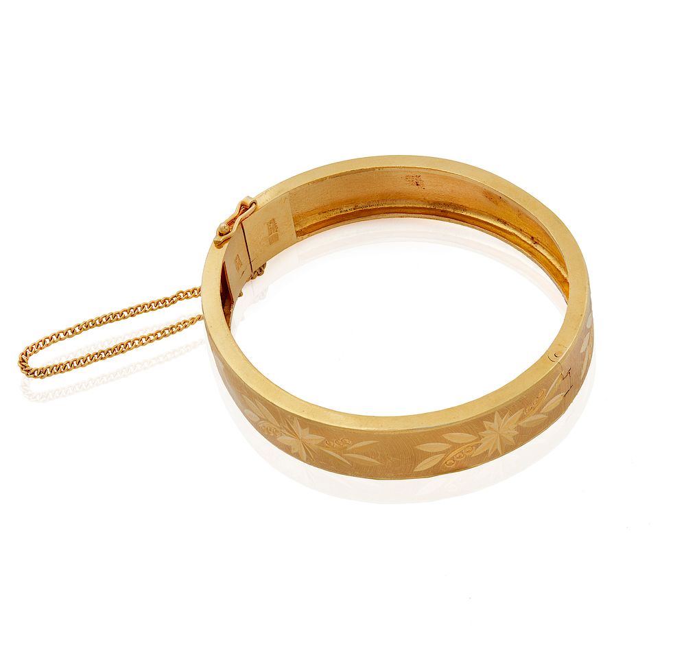 Appraisal: k Gold Bracelet k gold hinged bangle bracelet Inner circumference