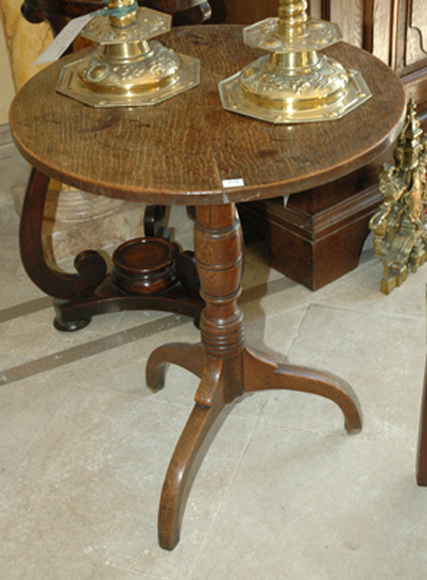 Appraisal: A GEORGE III OAK WINE TABLE The circular tilt top