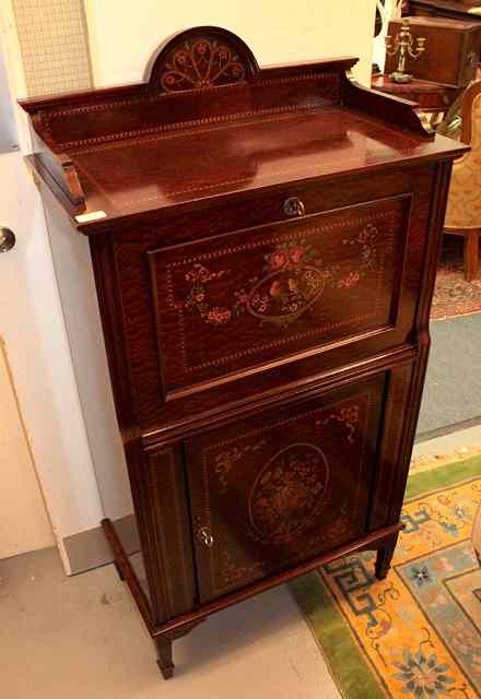 Appraisal: A MAHOGANY SMALL SIZE SECR TAIRE ABATTANT the top with