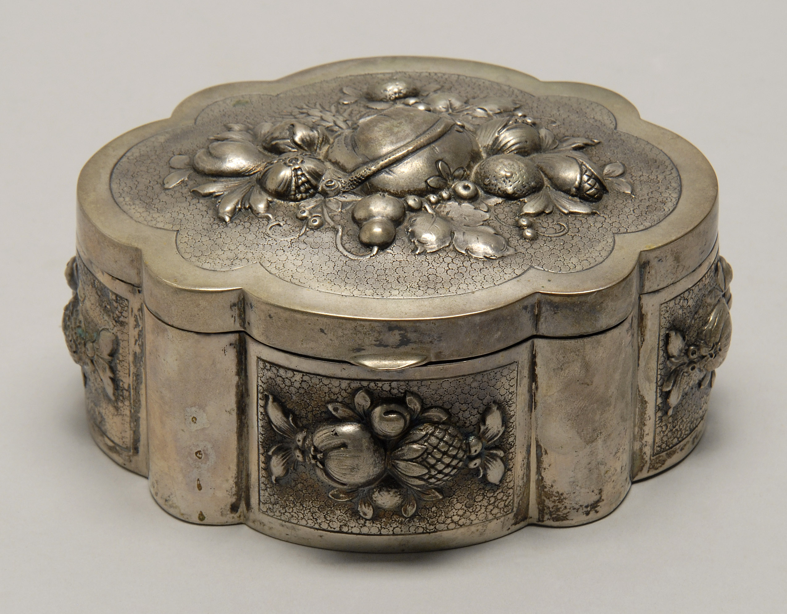 Appraisal: CONTINENTAL SILVER BOX th CenturyOvoid with scalloped edges Repouss -decorated