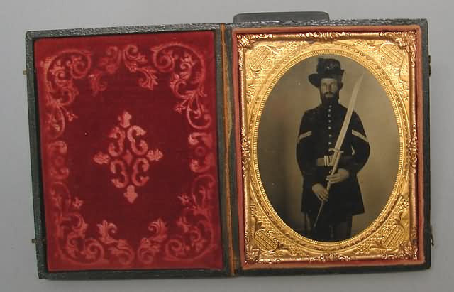 Appraisal: Quarter plate tintype of a Civil War soldier wearing nine-button