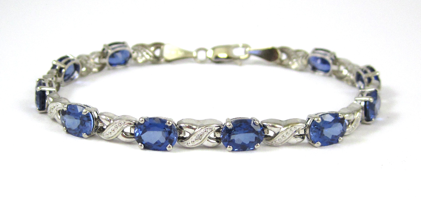 Appraisal: TANZANITE DIAMOND AND TEN KARAT GOLD BRACELET The white gold