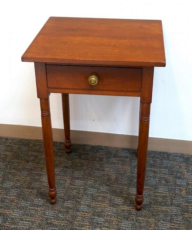 Appraisal: th Century Cherry End Table th Century Cherry End Table