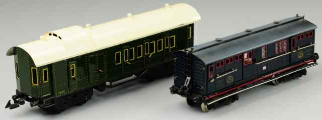 Appraisal: TWO BAGGAGE CARS 'O' gauge includes Bing No in green