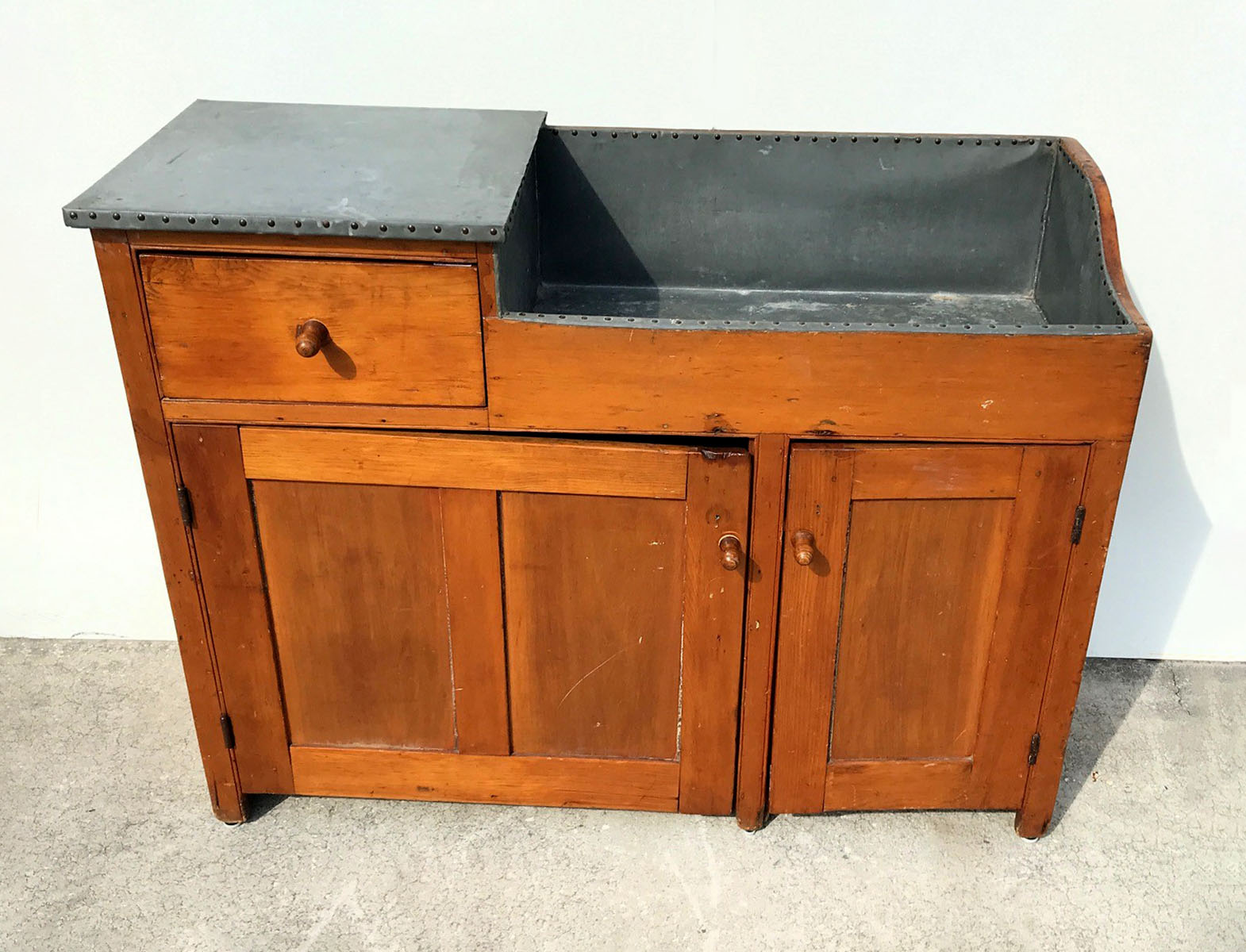 Appraisal: ANTIQUE PENNSYLVANIA PUMPKIN PINE DRY SINK Lead lined sink over