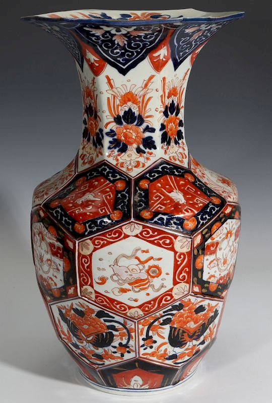 Appraisal: A LARGE UNUSUAL TH CENT IMARI PORCELAIN VASE The body