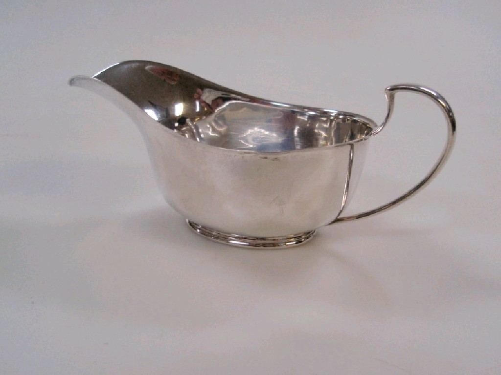 Appraisal: A silver sauce boat of plain design Sheffield cm high