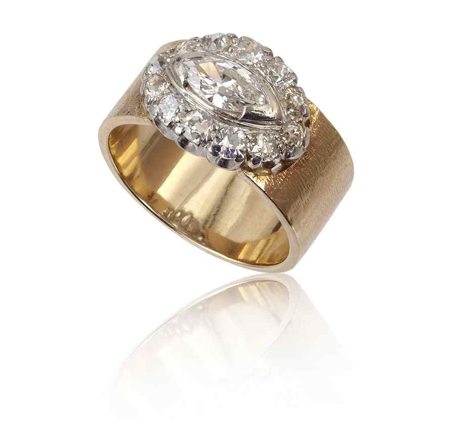 Appraisal: A WIDE K GOLD CT DIAMOND BAND RING Centering an