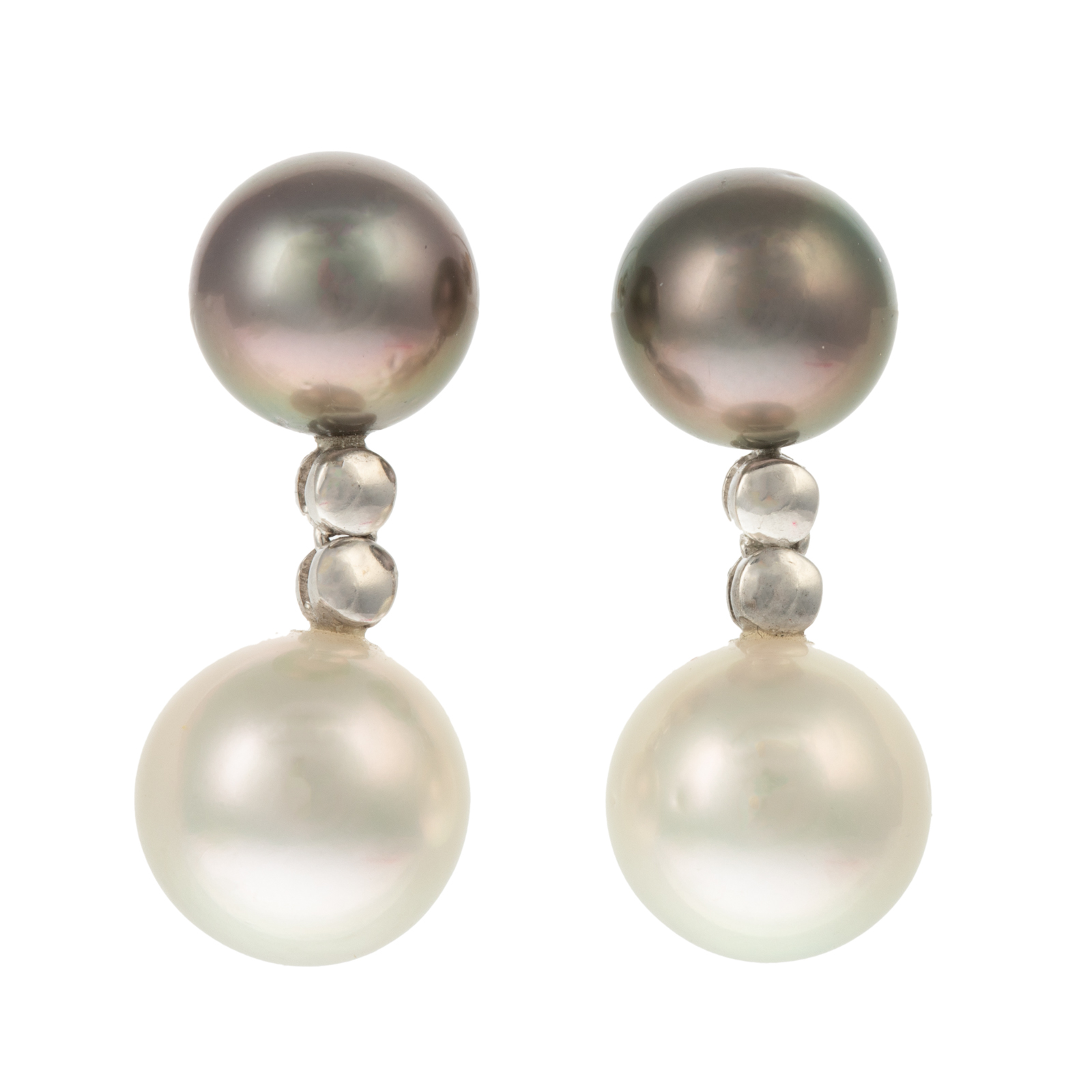 Appraisal: A PAIR OF K TAHITIAN SOUTH SEA PEARL EARRINGS K