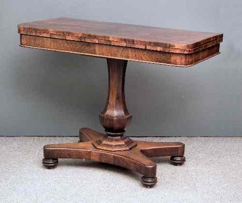 Appraisal: An early Victorian rosewood rectangular tea table with figured veneered