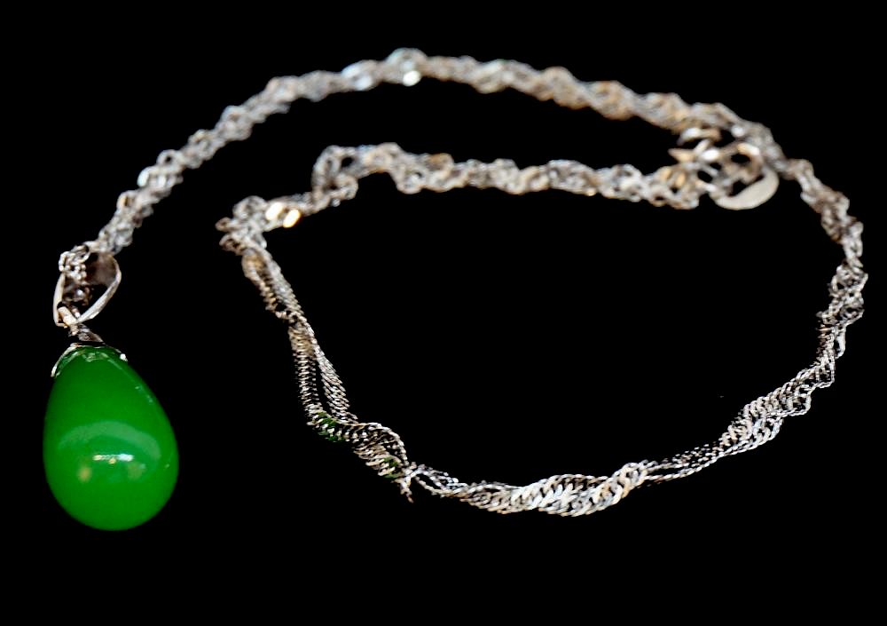 Appraisal: Green Jade Tear Drop Neacklace Green Jade Tear Drop Neacklace