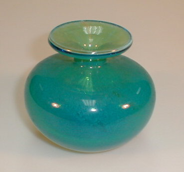 Appraisal: A Medina bulbous vase