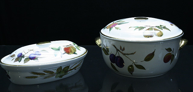 Appraisal: Thirteen pieces of Royal Worcester 'Evesham' pattern kitchenware