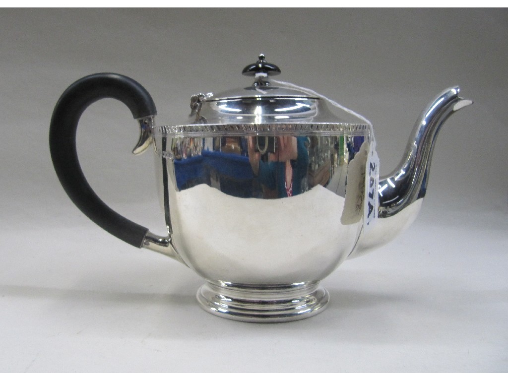 Appraisal: Silver teapot Sheffield