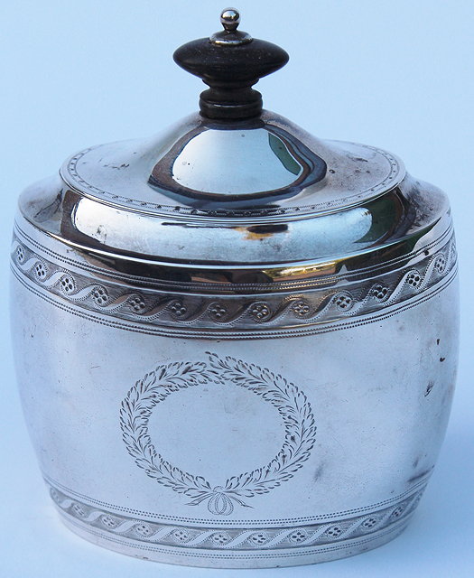 Appraisal: A SILVER TEA CADDY with marks for London by Henry