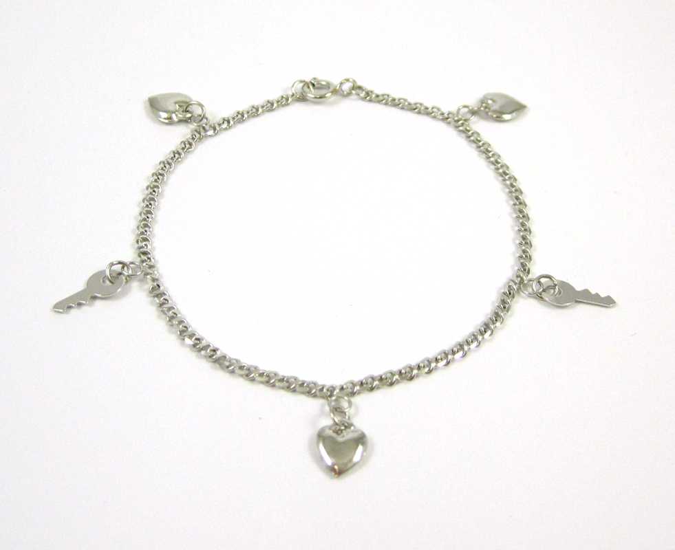 Appraisal: EIGHTEEN KARAT WHITE GOLD BRACELET The inch white gold curb