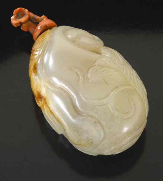 Appraisal: Chinese Qing carved jade snuff bottledepicting double gourds with a