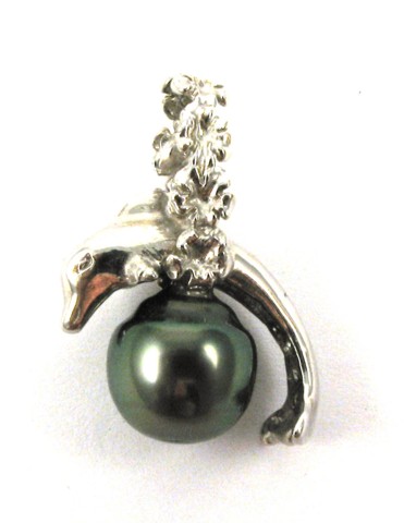 Appraisal: BLACK PEARL AND WHITE GOLD PENDANT k white gold set