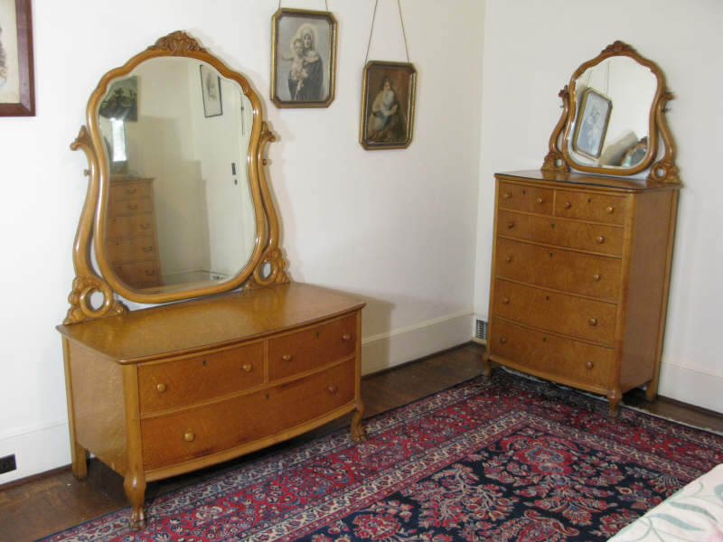 Appraisal: Three Piece Bedroom Suite th c bird's eye maple veneer