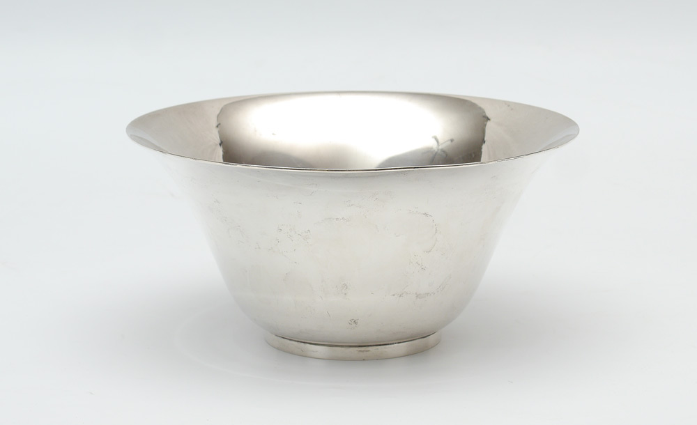 Appraisal: TIFFANY STERLING SILVER CENTER BOWL Flared rim marked ''Tiffany Co