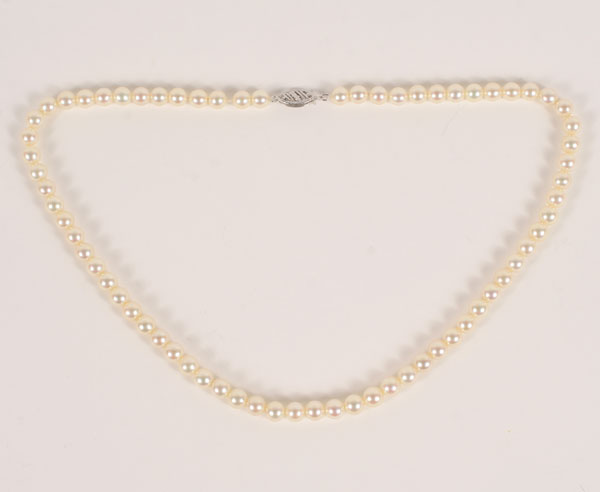 Appraisal: Strand mm- mm cultured pearls cream color overtone good lustre