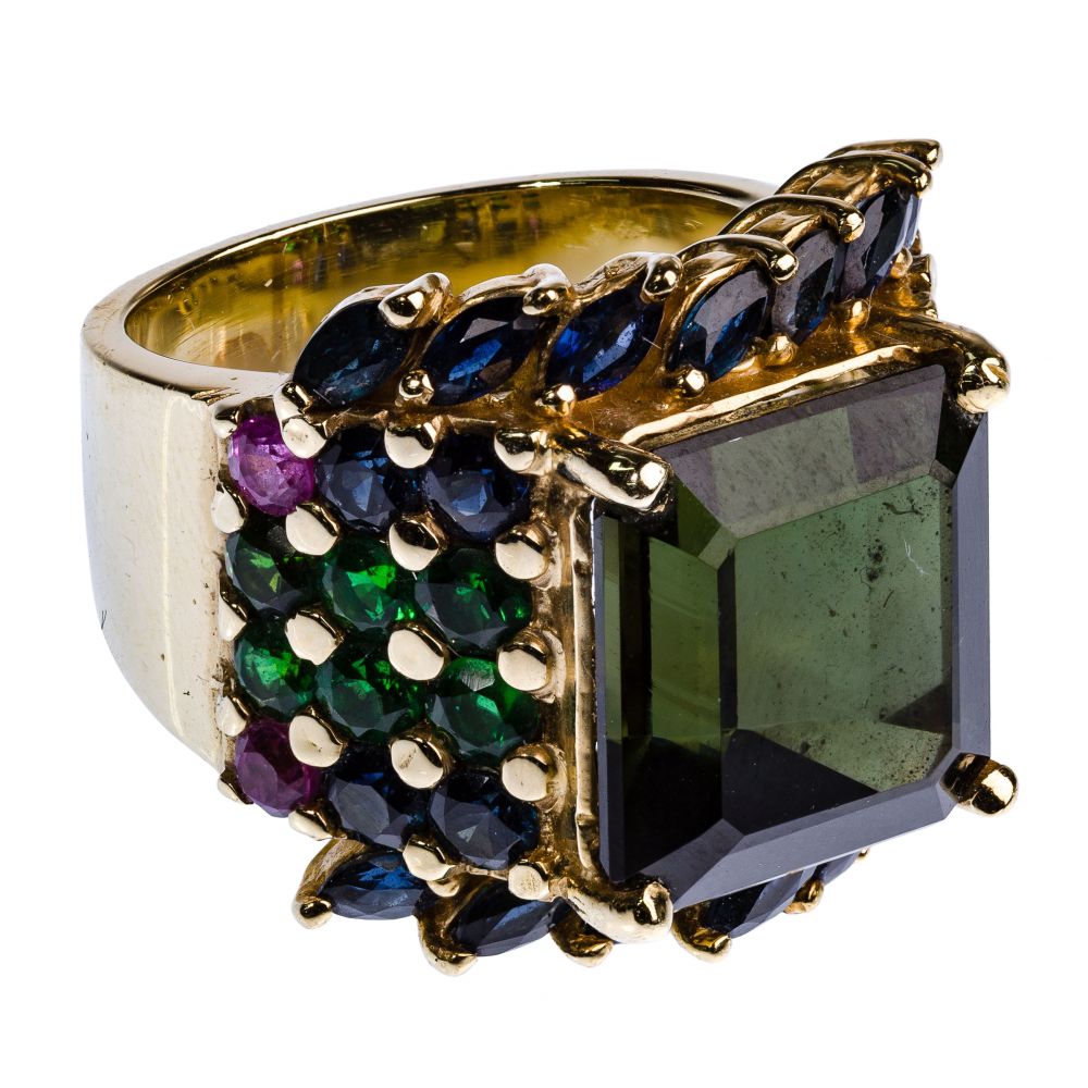 Appraisal: SAROSI K YELLOW GOLD AND SEMI-PRECIOUS GEMSTONE RINGHaving a princess