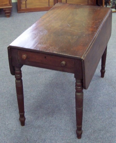 Appraisal: A th Century two-flap Pembroke table on turned legs cm