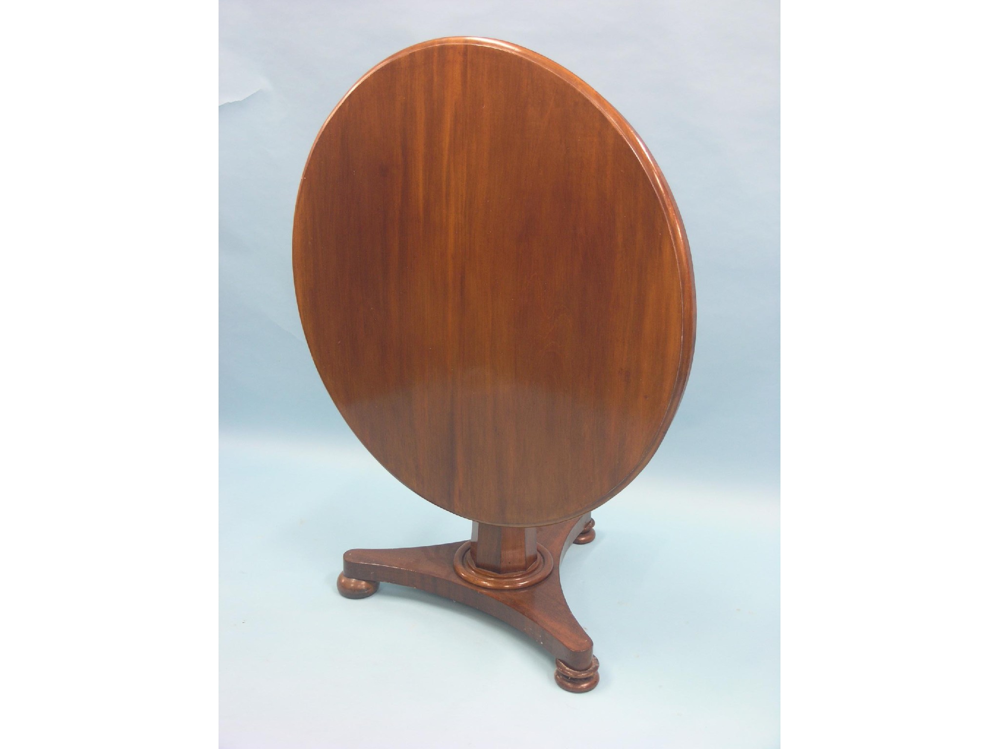 Appraisal: A Victorian mahogany tilt-top breakfast table circular on octagonal tapering