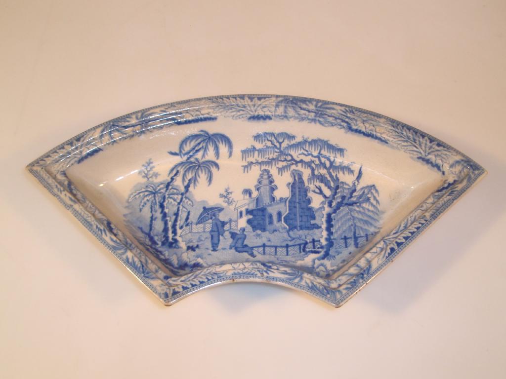 Appraisal: A Davenport fan shape pottery dish printed in blue with