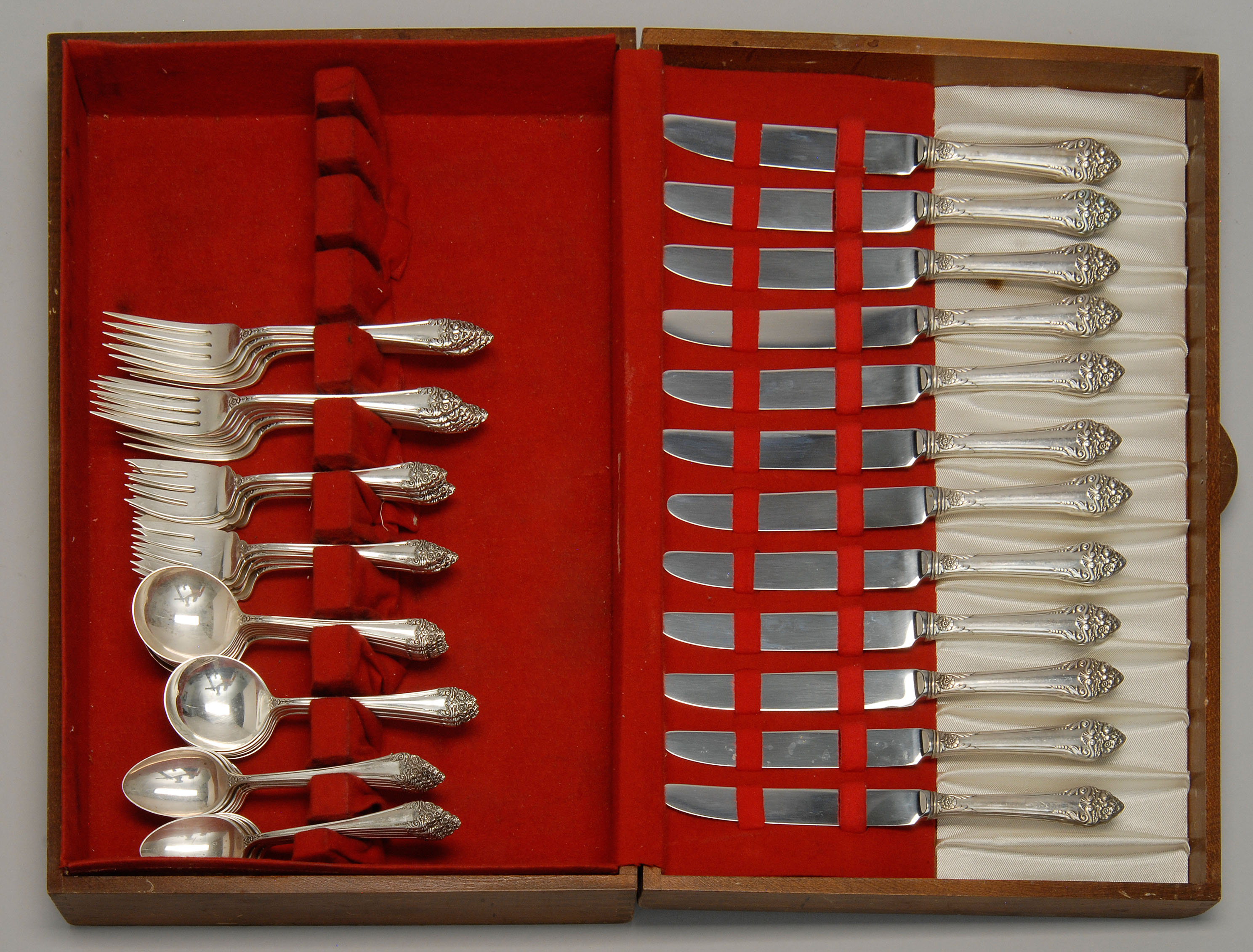 Appraisal: REED BARTON CASED STERLING SILVER FLATWARE SET In the Fragrance