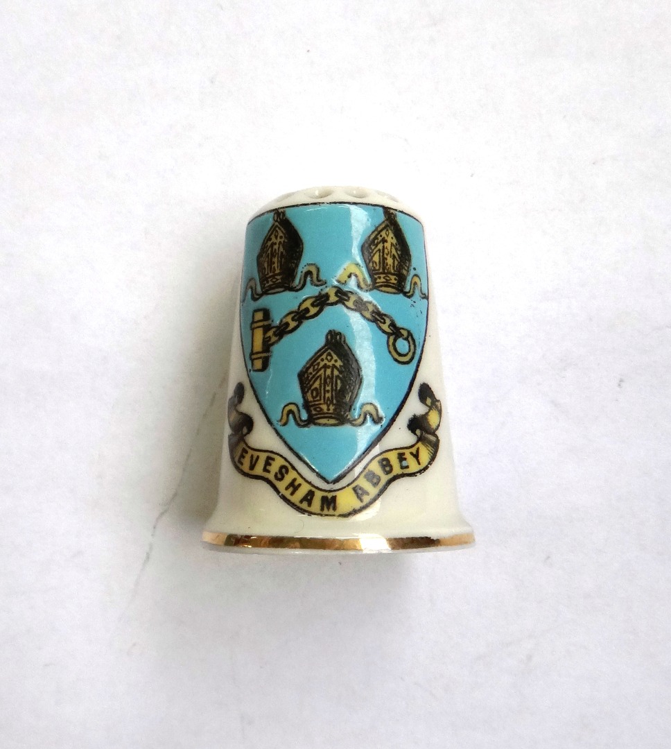 Appraisal: A Carlton China crested souvenir ware thimble with polychrome decoration